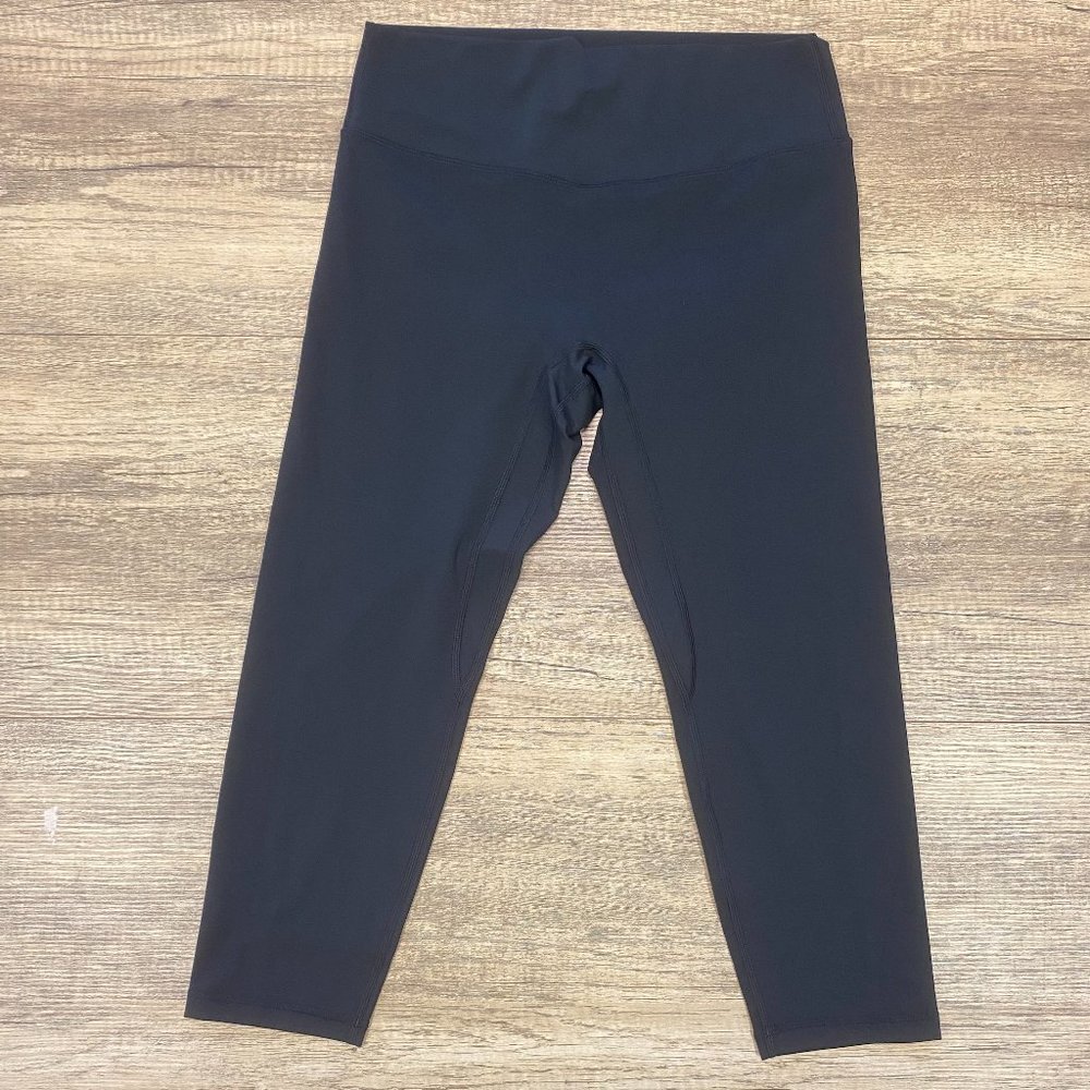 Effortless Classic Capris- Black